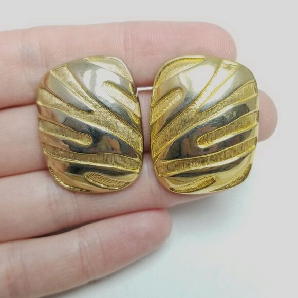 Vintage Retro Gold Tone Stud Earrings, Zig Zag Rectangle Design, 80s Style - Picture 5 of 6